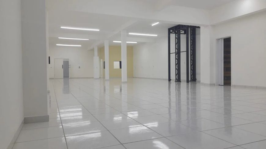 Prédio Inteiro para aluguel com 400m² e 5 vagas em Guarulhos