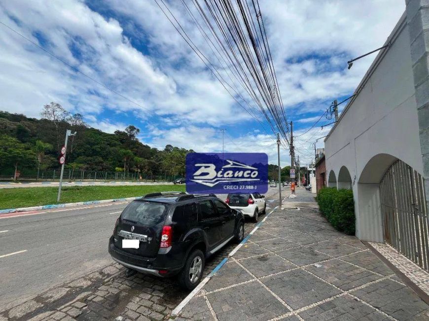 Imóvel Comercial na Avenida Paulo Faccini - Frente Bosque Maia!!