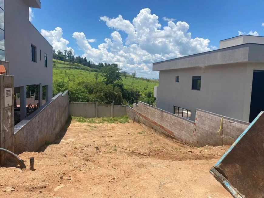 Terreno à venda com 317 m² no Condomínio Bella Campinas, Campinas.